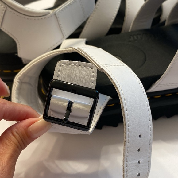Dr.Martens Blaire Sandal, White,Size 9
The signature pull loop & chunky sole - Picture 13 of 13